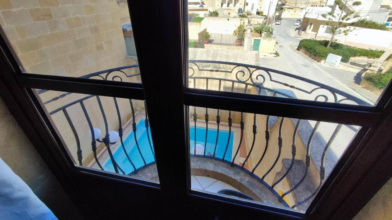 With Swimming Pool - Il-wenniessa * Qala