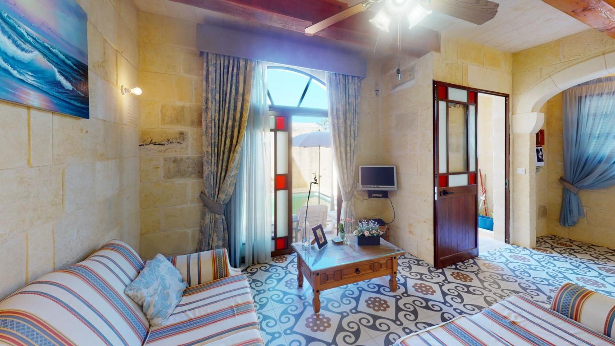 Bed & Breakfast With Swimming Pool - Il-wenniessa *
